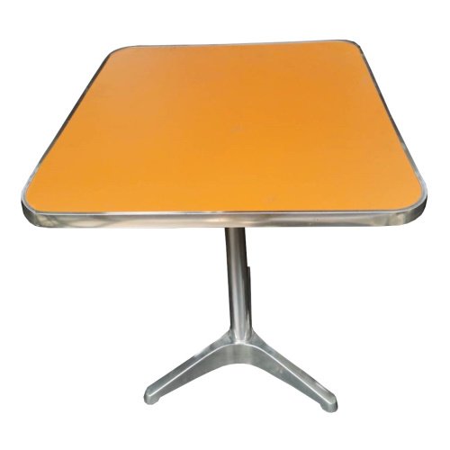 โต๊ะอลูมิเนียมเหลี่ยมส้ม