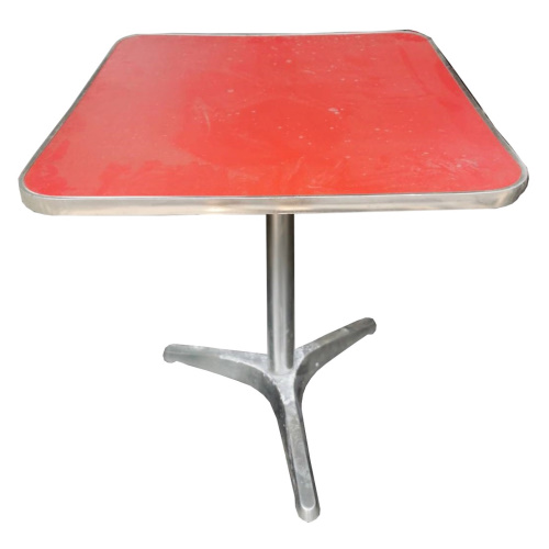 โต๊ะอลูมิเนียมเหลี่ยมแดง